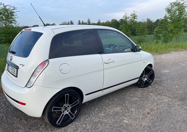 Lancia Ypsilon cena 18000 przebieg: 185500, rok produkcji 2007 z Praszka małe 211